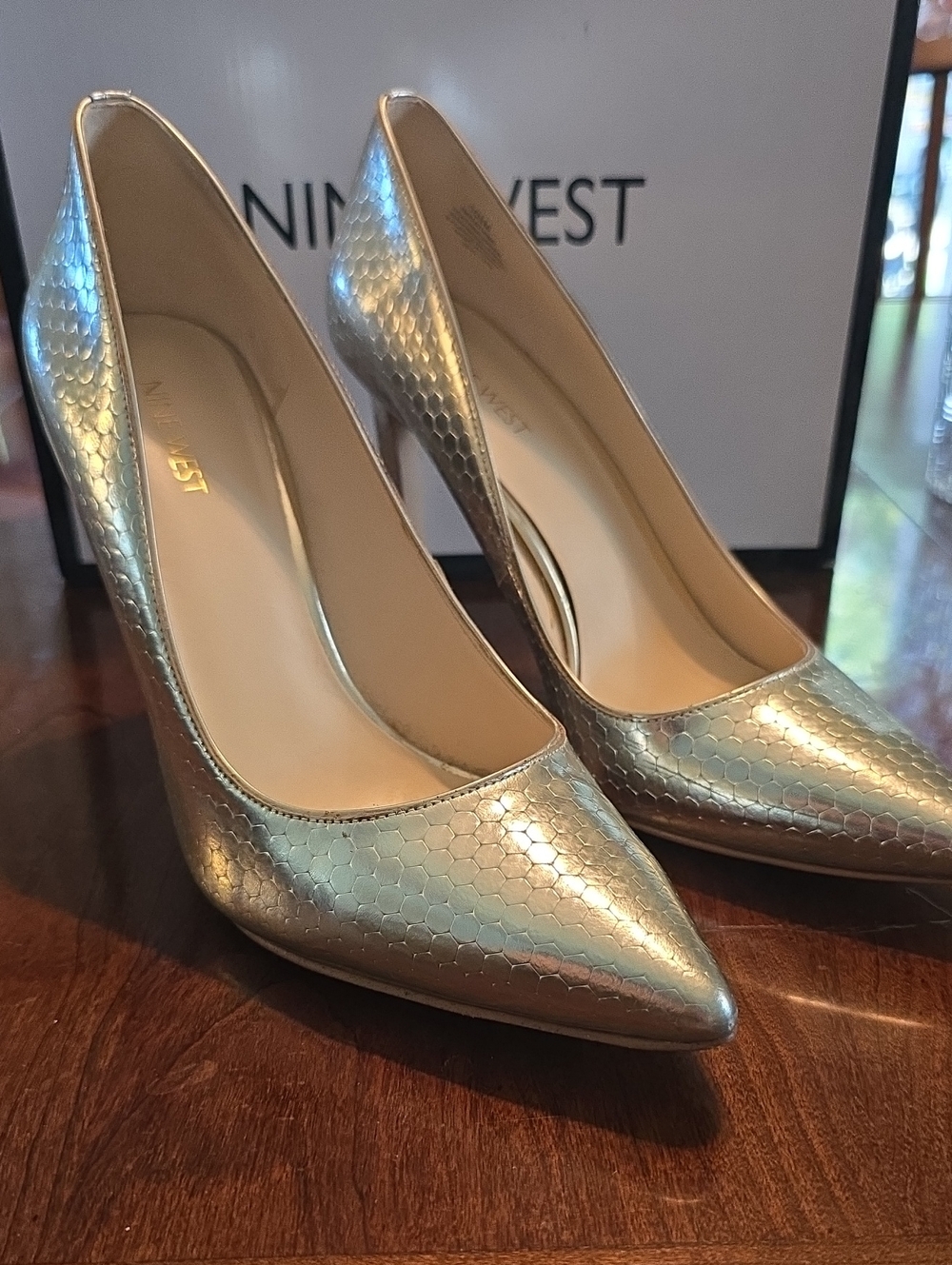 Nine West Metallic Gold Textured Pointed-Toe Pumps
